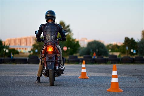 Care Este V Rsta Minim La Care Po I Ob Ine Permisul Pentru Motociclet