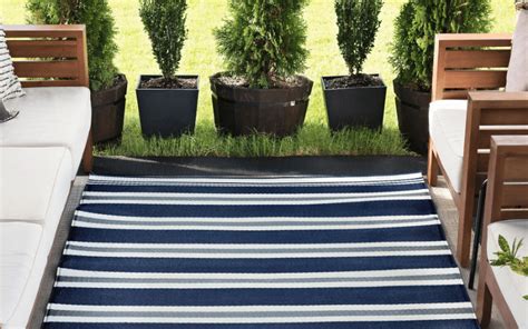 The Ultimate Guide to Choosing the Perfect Striped Rug - Decorsify