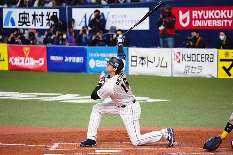 大谷翔平、侍1号は驚愕の 膝付き 3ラン 1974日ぶり凱旋試合での一撃にスタンドどよめき Full Count