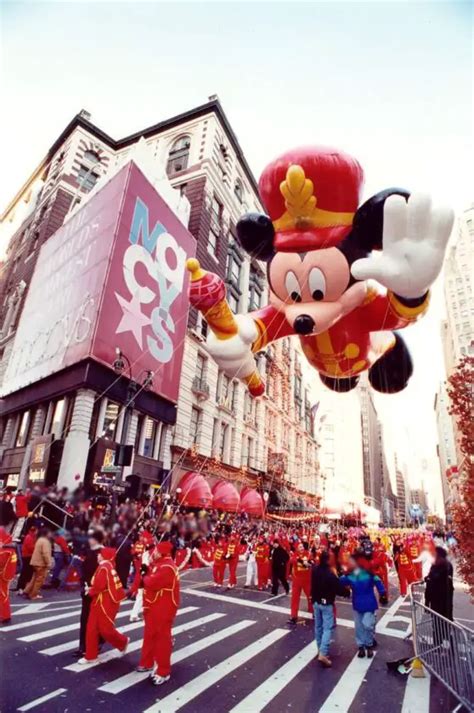 10 Disney Balloons And Floats At Macys Thanksgiving Day Parade Through ...