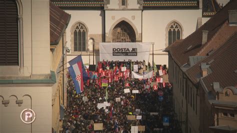 U Svijetu Pale Baklje Paraliziraju Promet I Tuku Se S Policijom A