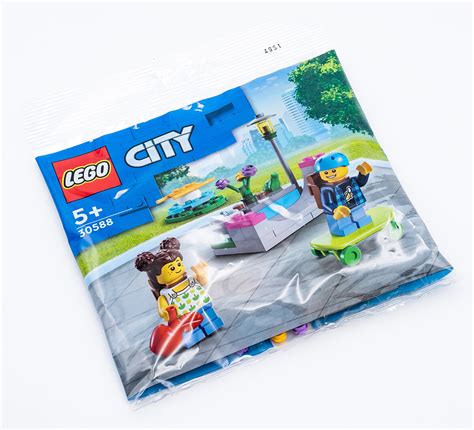 Chez Lego Les Polybags Lego City 30588 Kids Playground Et Friends