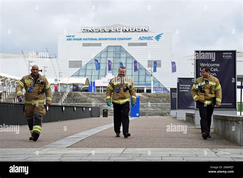 Membres De La Brigade Des Pompiers De Londres Excel Centre Immagini E