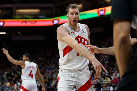 Jakob Poeltl Injury Suffers Dislocated Finger Vs Hornets Basketnews