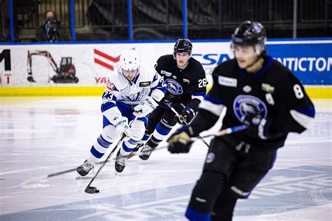 Wenatchee Gets Hat Trick On St Hattricks Night In Bchl Win