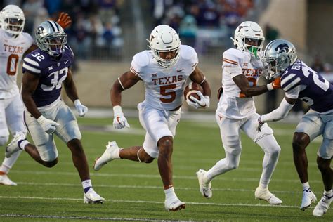 Texas Longhorns Rb Bijan Robinson Named A Walter Camp Award