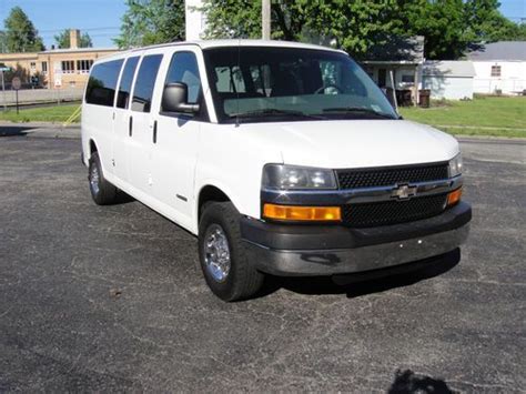 Sell Used 2004 Chevrolet Express 3500 Ls Extended Passenger Van 3 Door 60l In Jacksonville