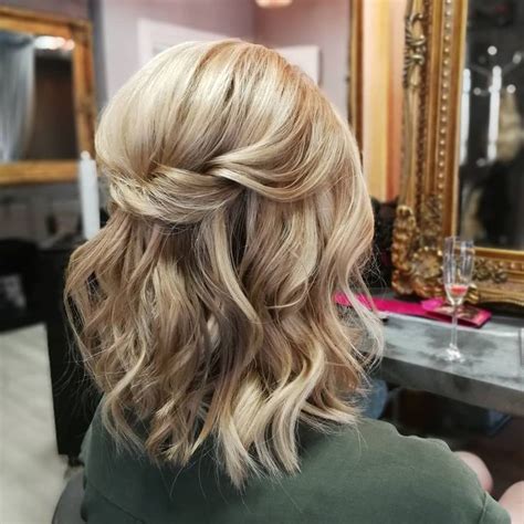 Pin von Glücksmarie auf Hochzeit Frisuren Hälfte bis halb nach unten