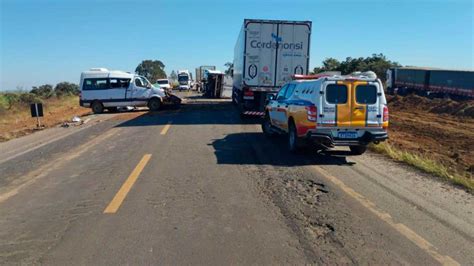 Pinheirense Morre Na Hora Após Bater De Frente Com Caminhão Baú Na Br