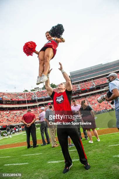 Georgia Bulldogs Cheerleaders Photos and Premium High Res Pictures ...