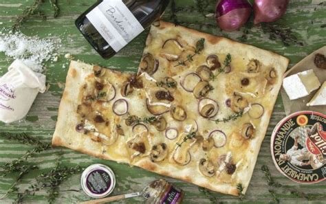 Flammkuchen à la française mit Camembert Feigen Confit Vive le