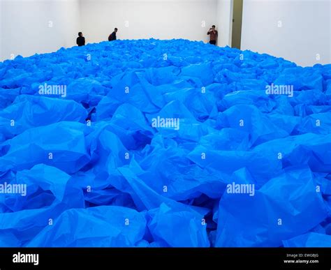 Saatchi Gallery London Stock Photo - Alamy