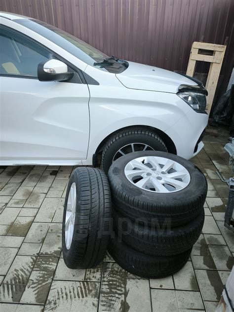 Лада Х-рей 2018 года в Омске, авто полностью исправен, белый, цена 890 ...