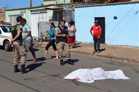 Adolescente De Anos Assassinado Na Porta De Casa Enquanto Soltava