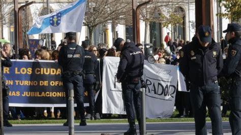 Medio Centenar De Procuradores Y Abogados Del Turno De Oficio Se