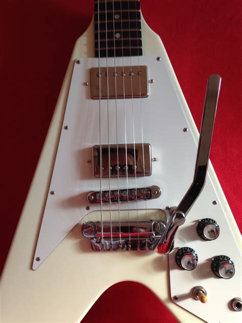 Photo Gibson Flying V 67 Reissue Classic White Gibson Flying V 67