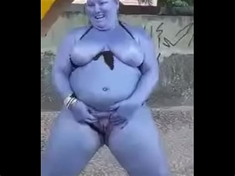 GORDINHA GOSTOSA MUESTRA COÑO Y MAMA EN LA CALLE XVIDEOS