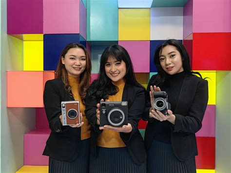 Fujifilm Luncurkan Kamera Instax Sq Instax Mini Evo Brown X S Dan