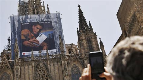 L Ltima Pol Mica Barcelonina Publicitat A La Fa Ana De La Catedral