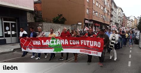 Un Millar De Personas Salen A La Calle En Villablino Por El Futuro De