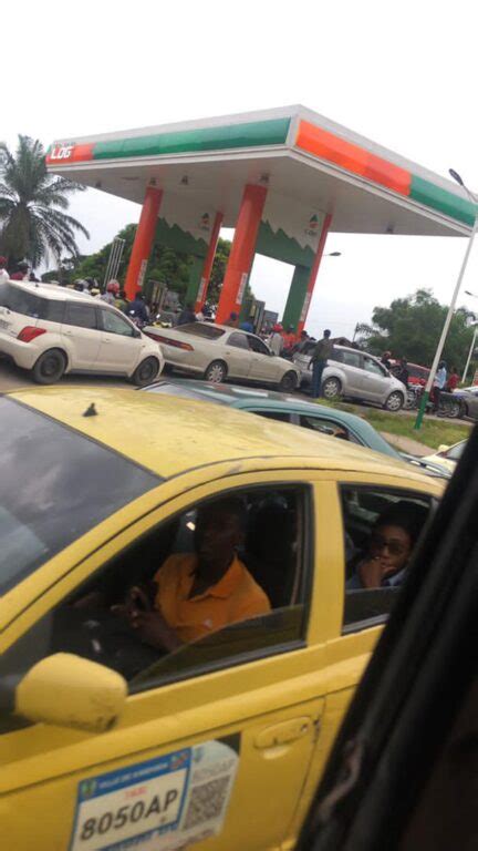 P Nurie Des Carburants Kinshasa Plusieurs Stations Dont Cobil