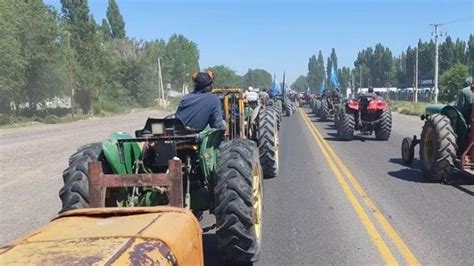 Productores Del Alto Valle Realizar N Un Tractorazo Esta Semana Anr