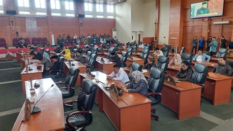 Rapat Paripurna Sepi Anggota Dprd Depok Banyak Yang Tidak Hadir