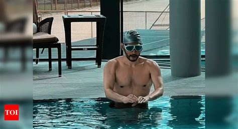 See pics: Mahesh Babu poses shirtless in pool, sets social media on fire | Telugu Movie News ...