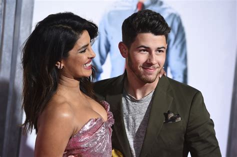 Nick Jonas Y Priyanka Presentan Hija Tras D As En Uci