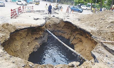 Rain Spells Wreak Havoc On Karachis Fragile Sewerage System Pakistan