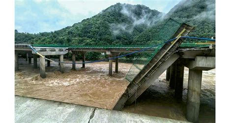 陝西塌橋 25車墜河12死 啓用不足6年 中央令速查原因責任 20240721 中國 每日明報 明報新聞網