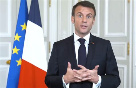 Meutes Emmanuel Macron Envisage De Couper Les R Seaux Sociaux En Cas