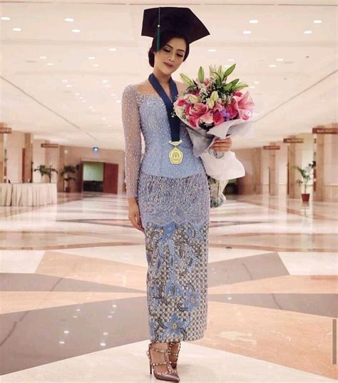 Model Kebaya Wisuda Modern Simple Terbaru