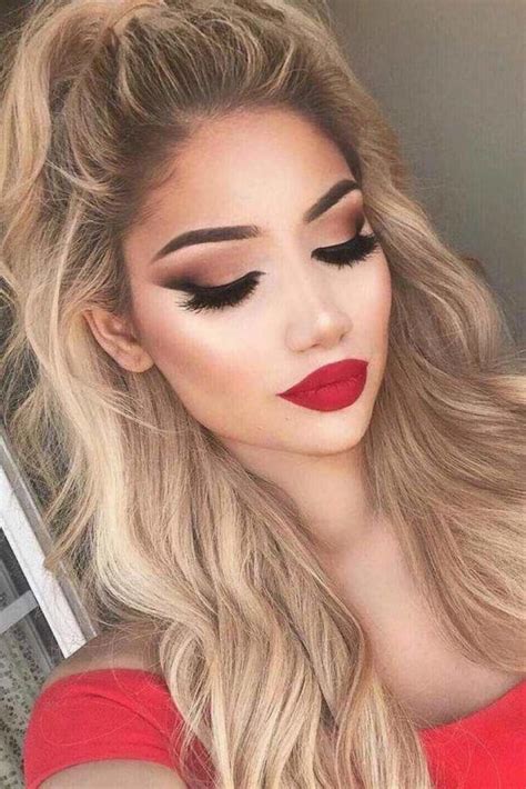 Smokey Eyes With Red Lips Thats Sensous And Seductive Prom Makeup Looks Red Lipstick Looks