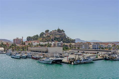 Entdecke Die Schöne Altstadt Von Dénia Bei Einem Stadtbummel