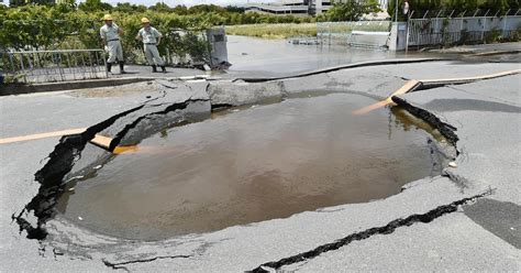 Japan Three Dead In 6 1 Earthquake In Osaka 60 Bullet Trains