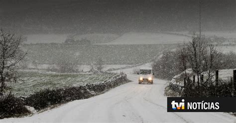 Neve Deixa Vila Real Bragan A E Guarda Sob Aviso Laranja Tvi Not Cias