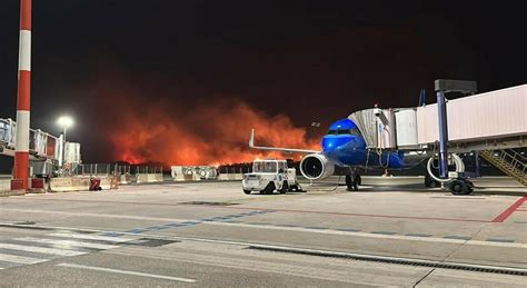 Continuano Gli Incendi In Sicilia Aeroporto Trapani Birgi Chiuso E