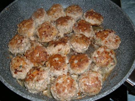 Hack Fleischbällchen in Tomatensoße Rezept kochbar de