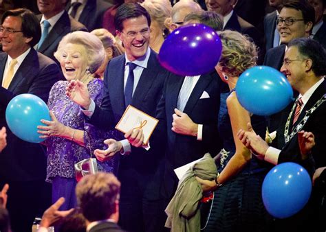 Photo La Princesse Beatrix Et Le Premier Ministre Mark Rutte Hilares