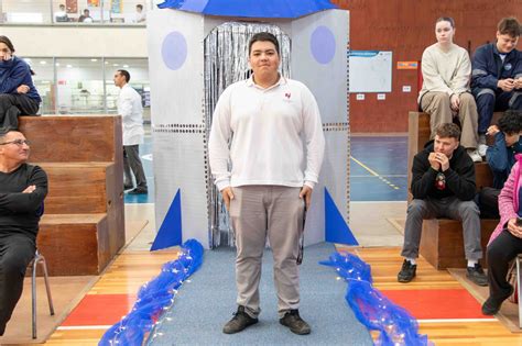 Última día cuartos medios Entrega de Medallitas Lycée Claude Gay