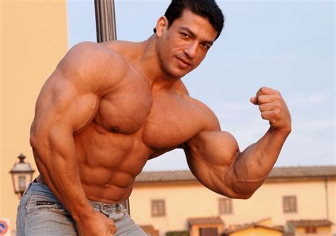 Male Bodybuilders And Muscle Videos At MuscleGallery