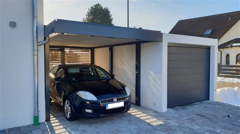 Einzel Carport Aus Stahl Mit Wandelementen Und Schiebetor Hinten