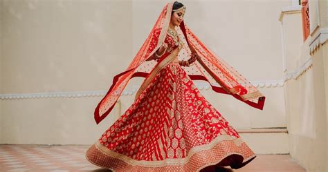 1 Hack To Perfectly Flaunt Your Lehenga In Pictures Twirl It Away 20