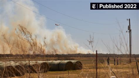 Weather Conditions Continue to Fuel Texas Wildfire - The New York Times