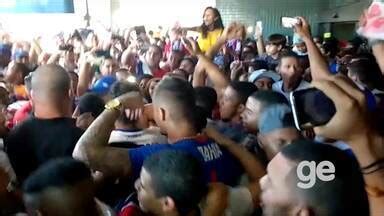 Globo Esporte Ba Torcida Do Bahia Recepciona A Equipe No Aeroporto De