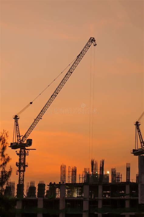 Guindastes De Torre Imagem De Stock Imagem De Guindaste 28275883