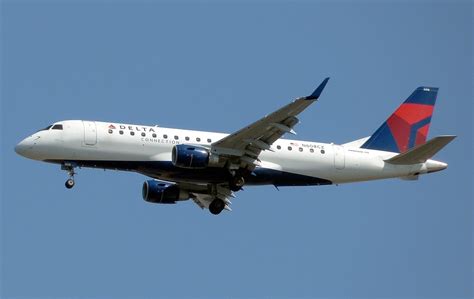 Delta Connection N608CZ ERJ175 Charlie Carroll Flickr