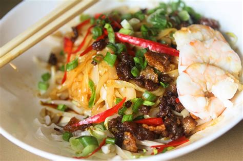 Dry Hor Fun Flat Rice Noodles With Minced Pork The Food Canon