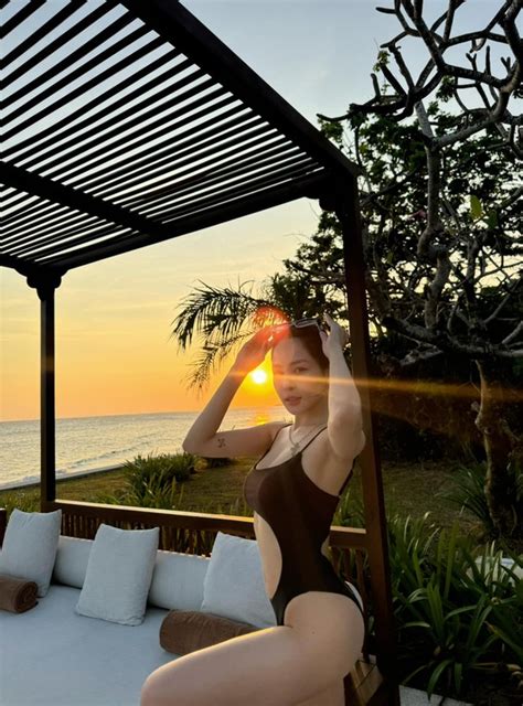 Trâm Anh diện bikini quyến rũ khiến netizen trầm trồ Chuẩn Men